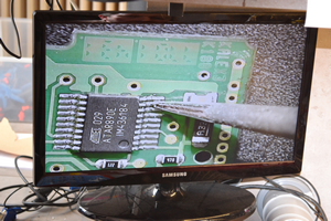 Un travail confortable grâce à des moyens vidéo rares en atelier d'électronique