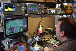 Emmanuel Vaxelaire, Le télécommandier, inventeur du métier en 1999, dirigeant de l'entreprise.